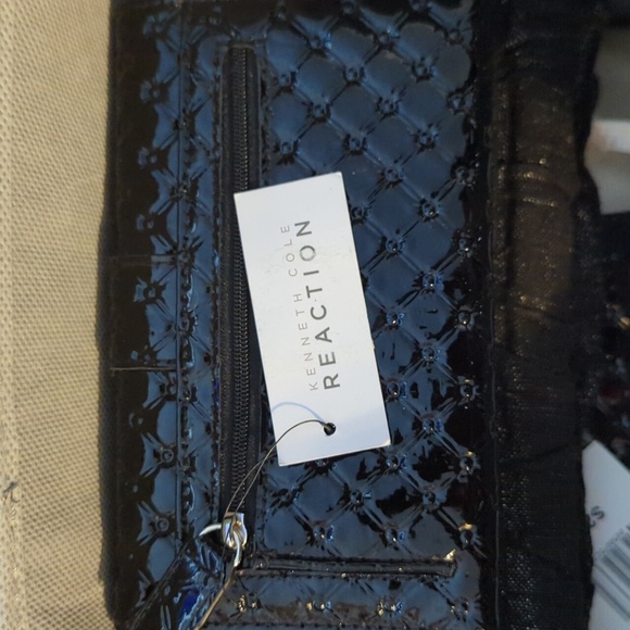 Kenneth Cole Reaction Wallet - Picture 2 of 5